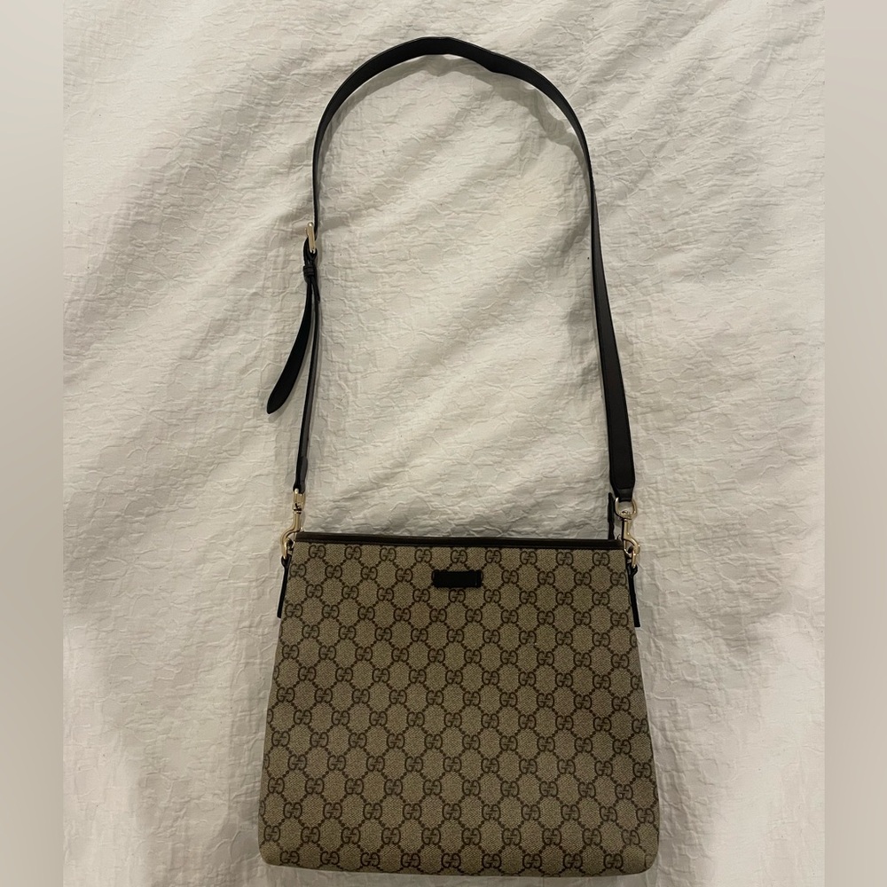 GUCCI GG Plus Monogram Medium Flat Messenger